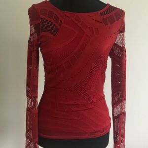 RED. LONG SLEEVE. MESH TOP BY GUESS.
